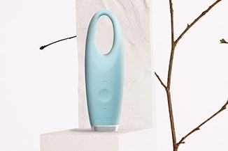 Recevez un masseur FOREO IRIS™ pour rafraîchir et dégonfler les yeux fatigués, tout en massant et apaisant en douceur le contour des yeux, offert dès 170€ d’achat.